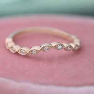 12 diamonds Curved Scalloped Wedding Band with in 14k Gold