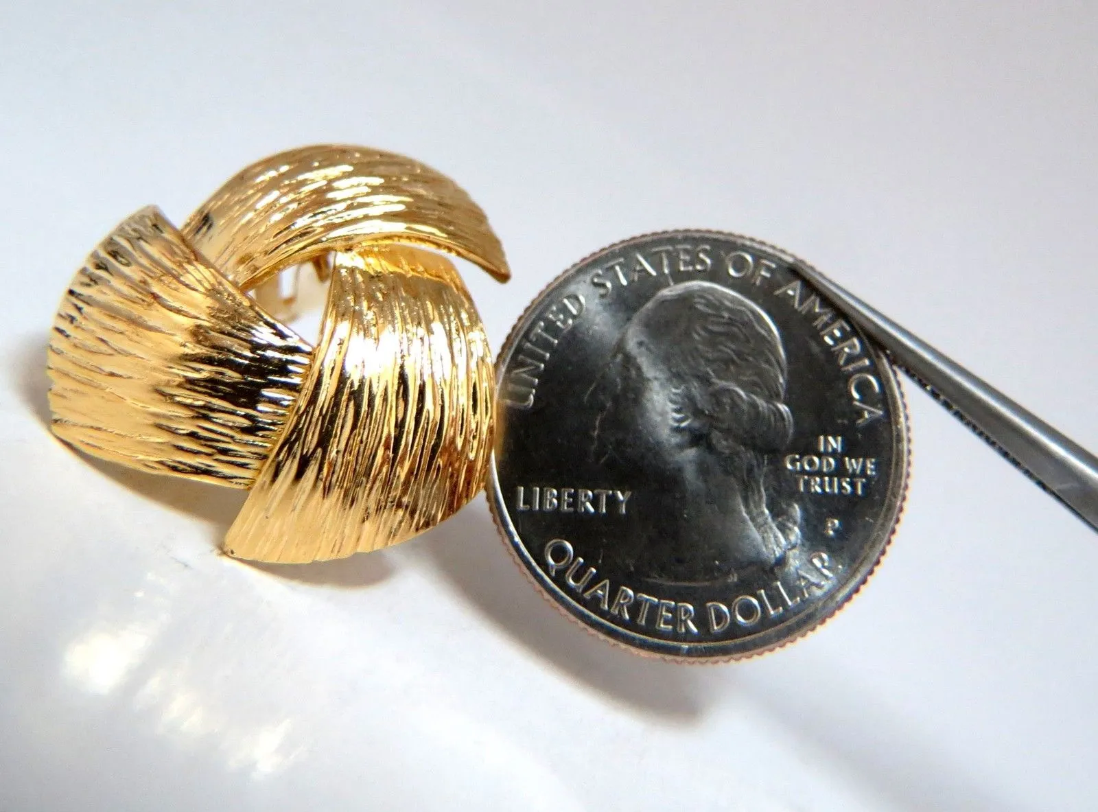 14kt. Three Dimensional Bark Finish Clip earrings