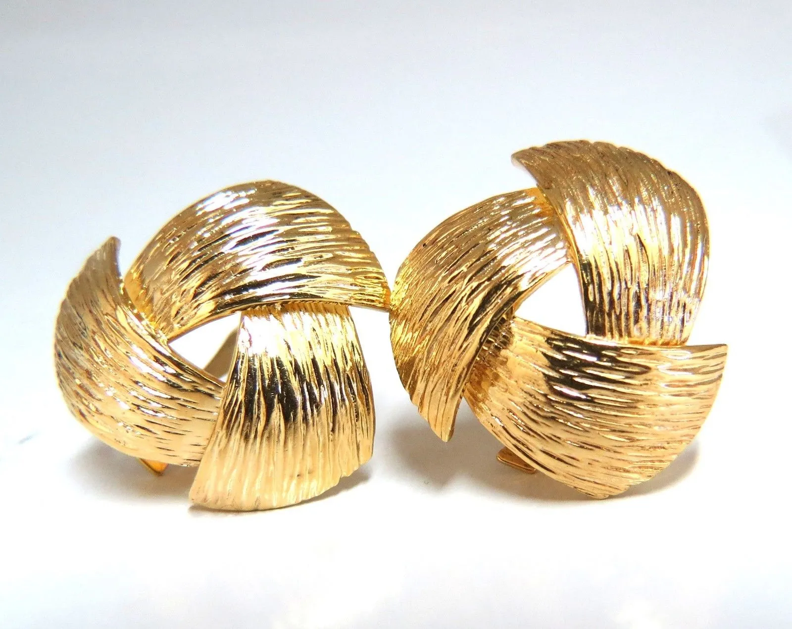 14kt. Three Dimensional Bark Finish Clip earrings