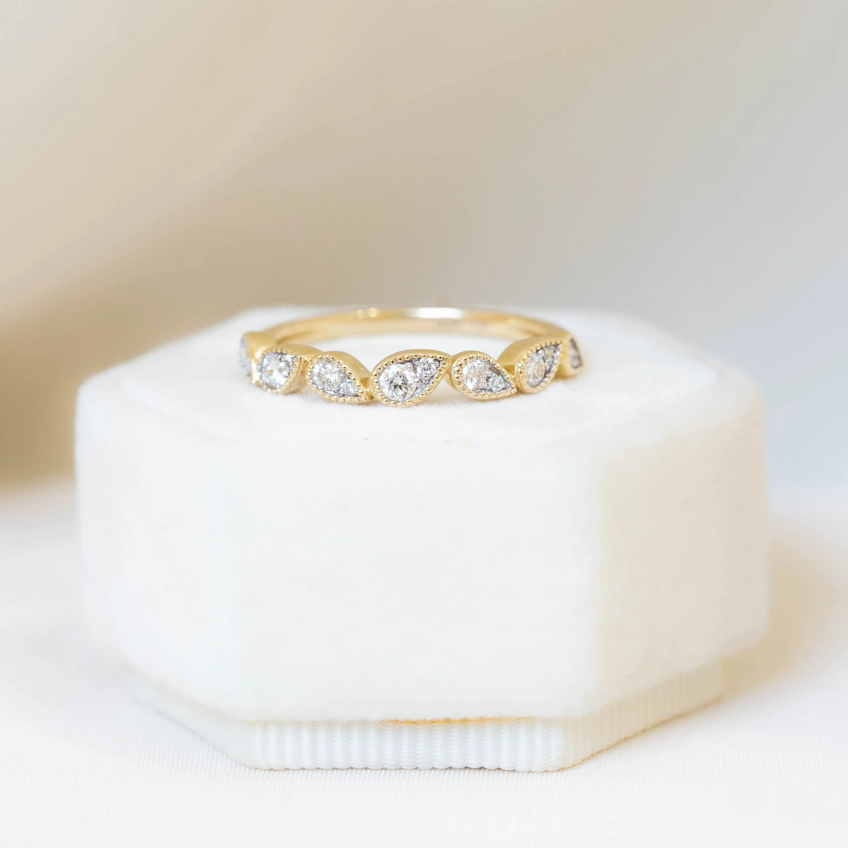 14ky Uneek Pavé Pear Diamond Band