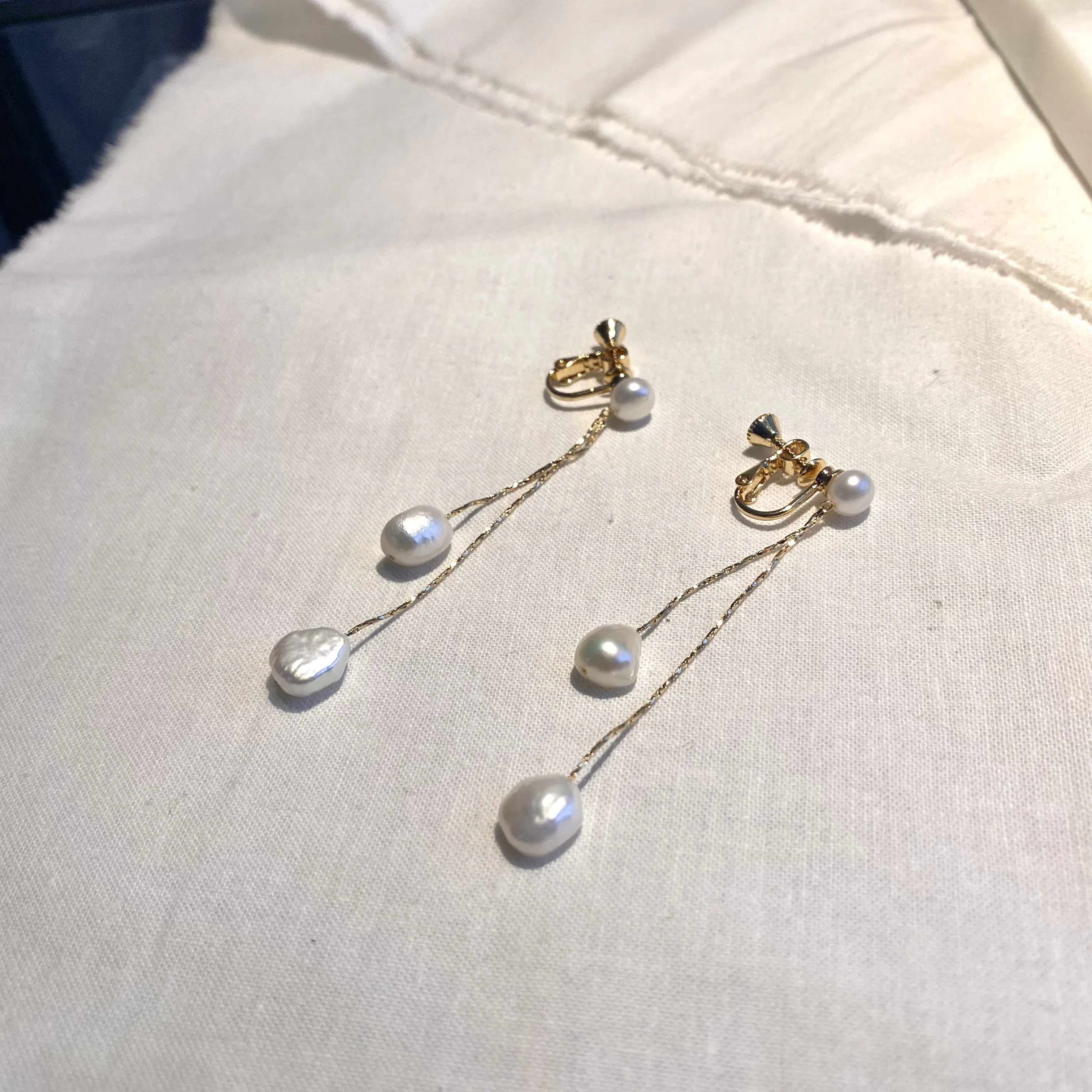 [Clip on] Yellow Gold White Pearl Clip On Earrings