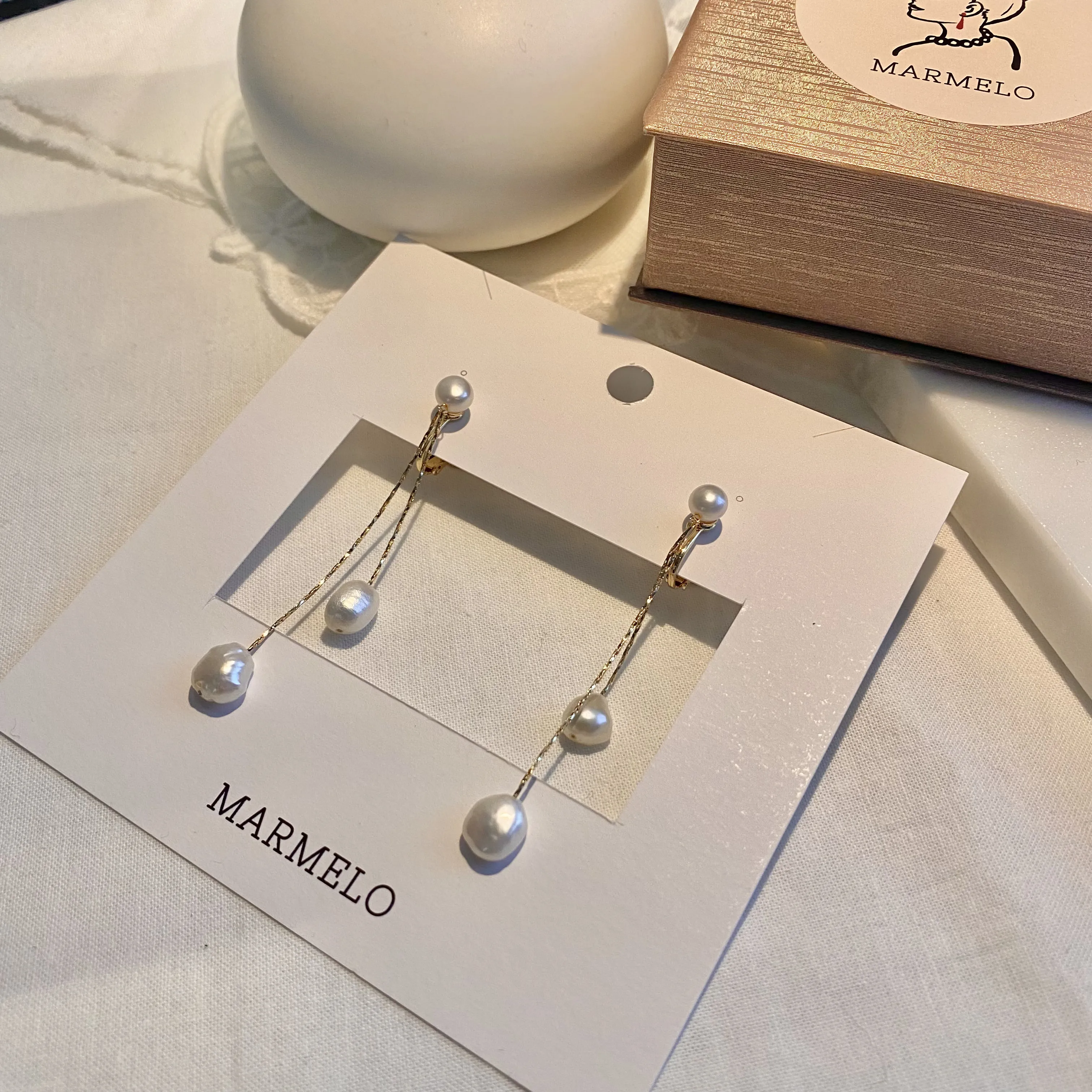 [Clip on] Yellow Gold White Pearl Clip On Earrings