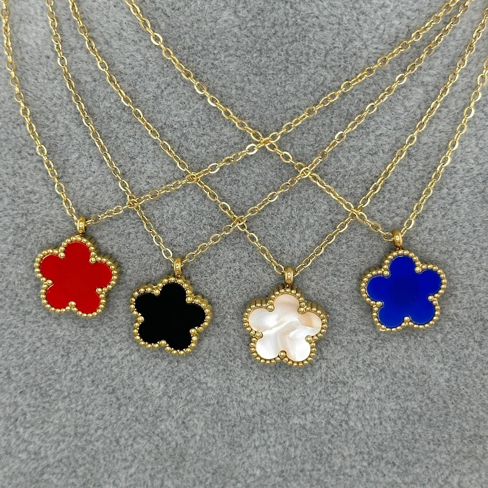 Delicate Flower Pendant in 18K Gold Plated Steel