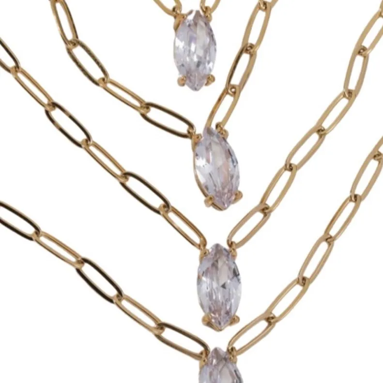 GOLD   DIAMOND PENDANT NECKLACE