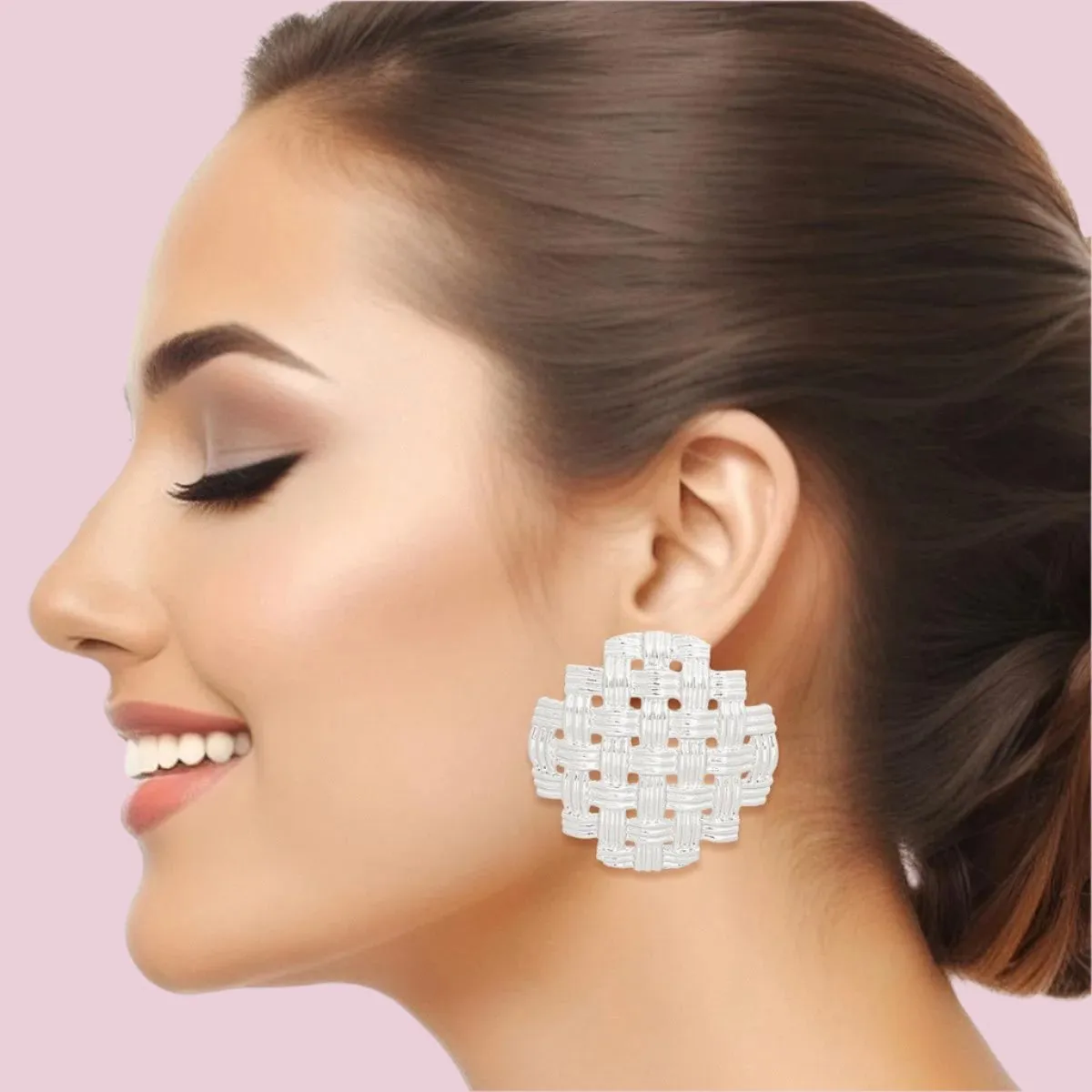 Gold-Tone Basket Weave Round Clip-On Earrings – Elegant Textured Design