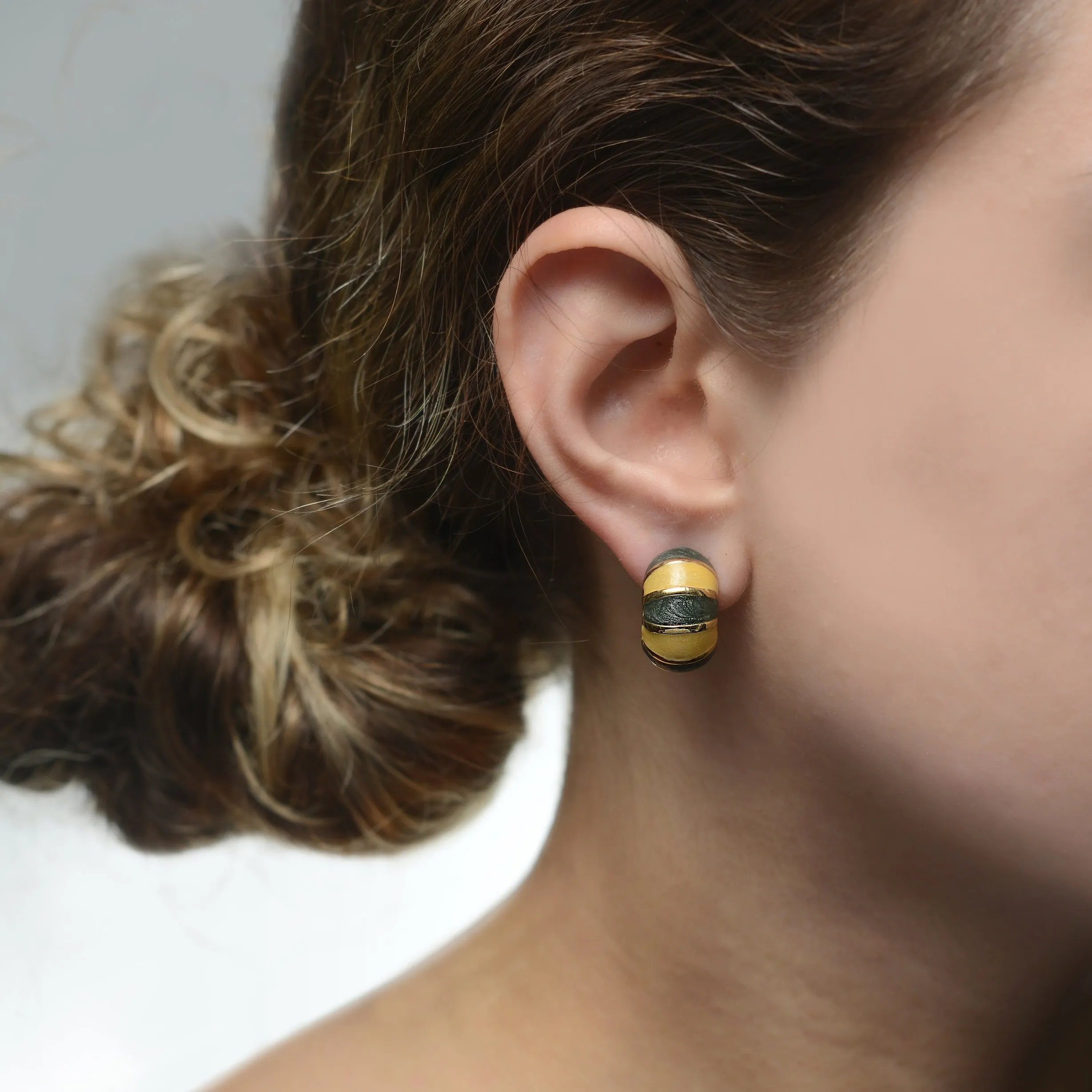 Goldtone Peach/ Dark Green Segmented Reversible Hugs® Earrings