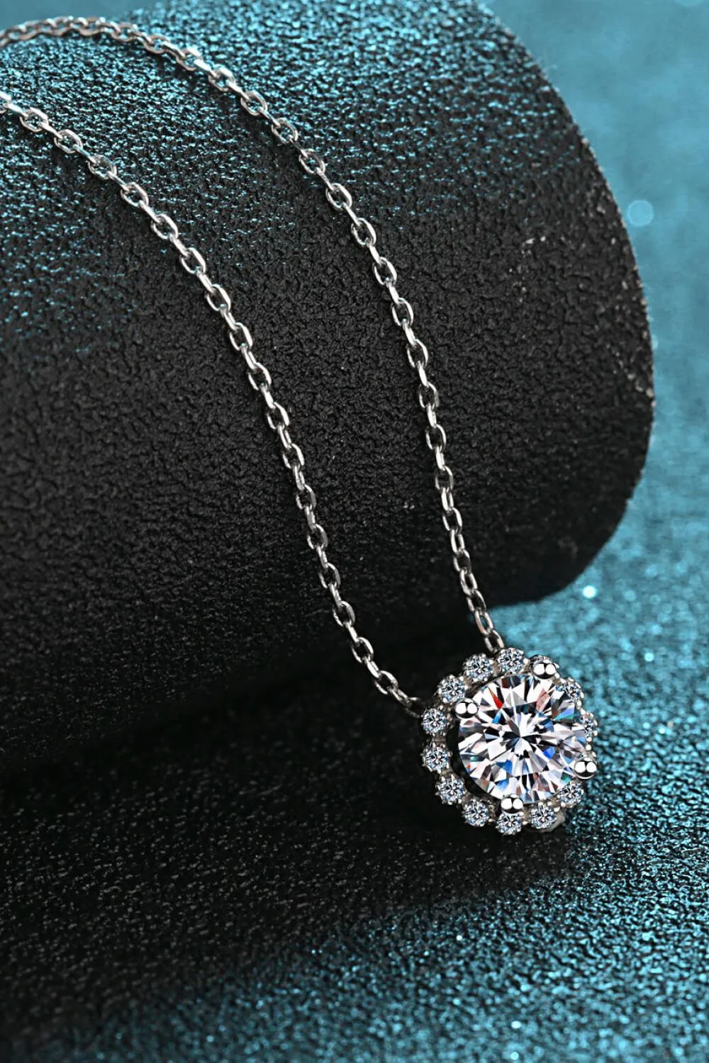 Hazel Blues® | Flower-Shaped Moissanite Pendant Necklace