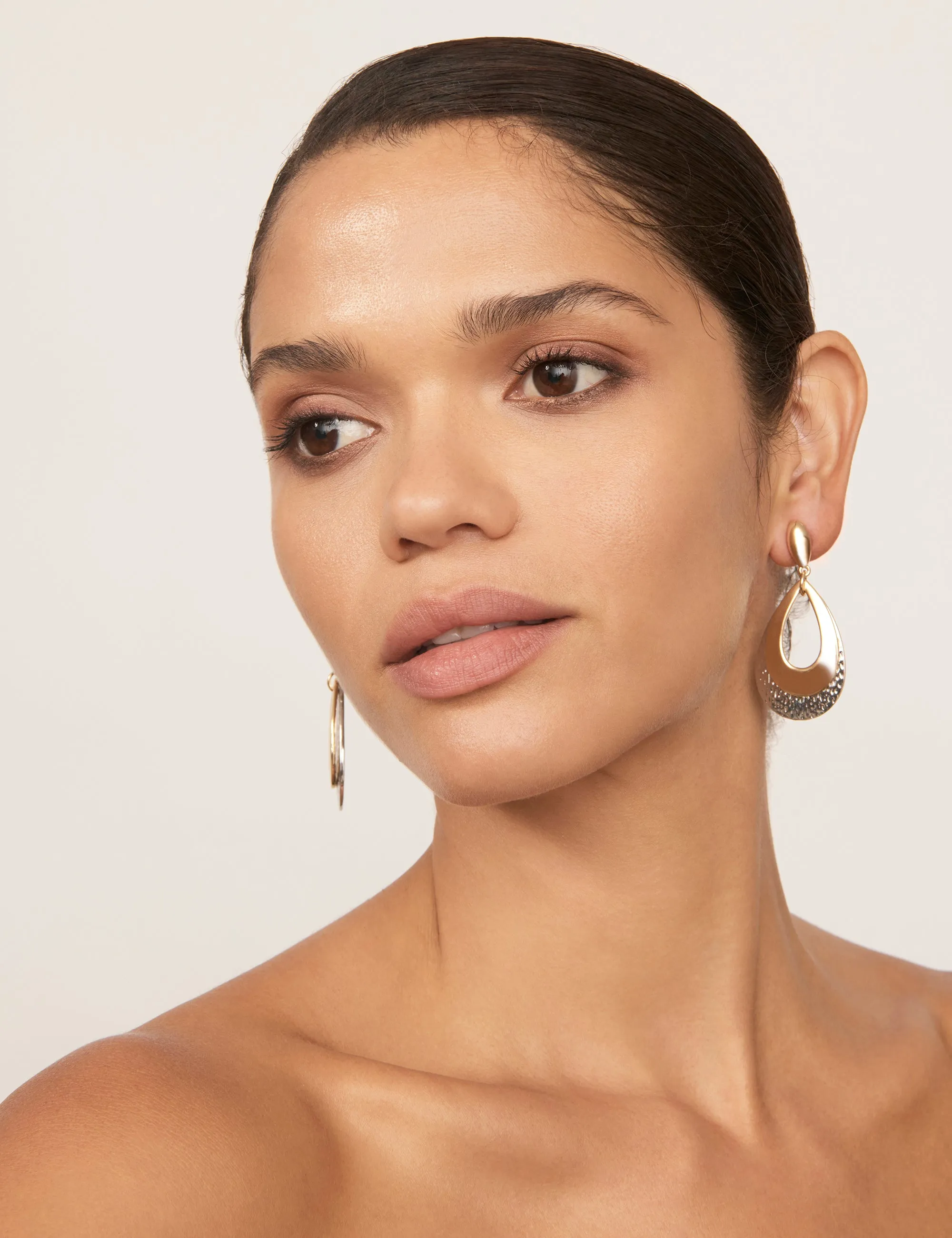 LAYER DROP WINDOW CLIP EARRING