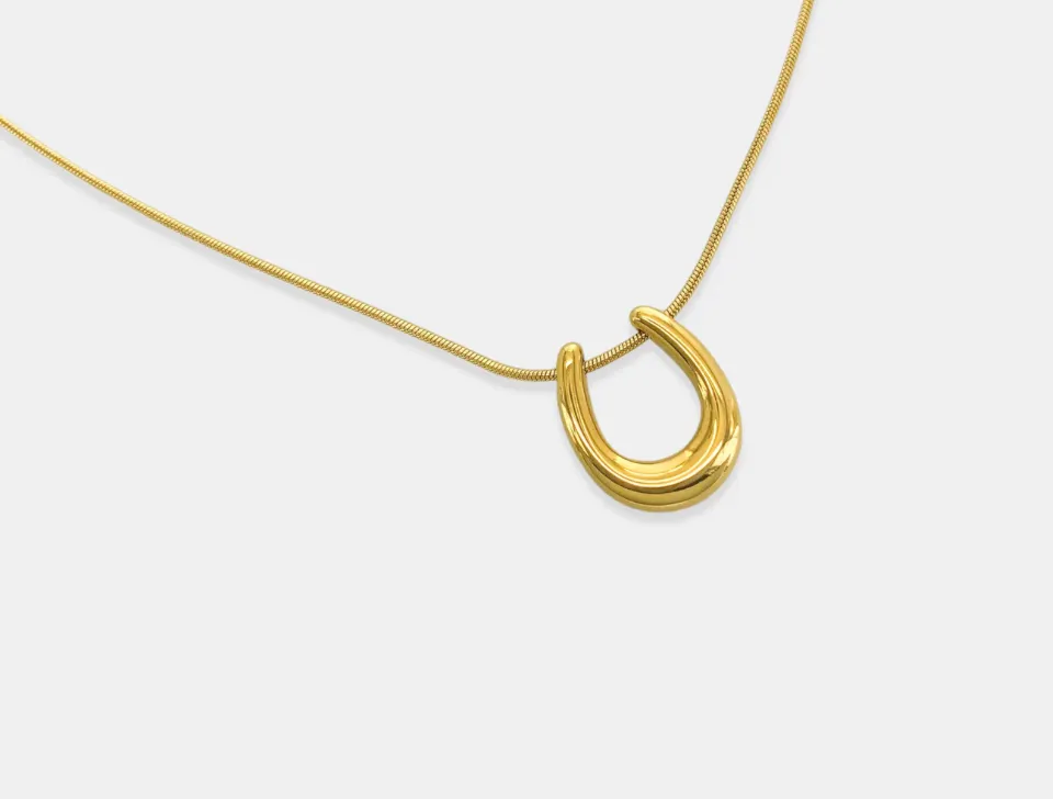 Lucky Horseshoe Gold Pendant Necklace