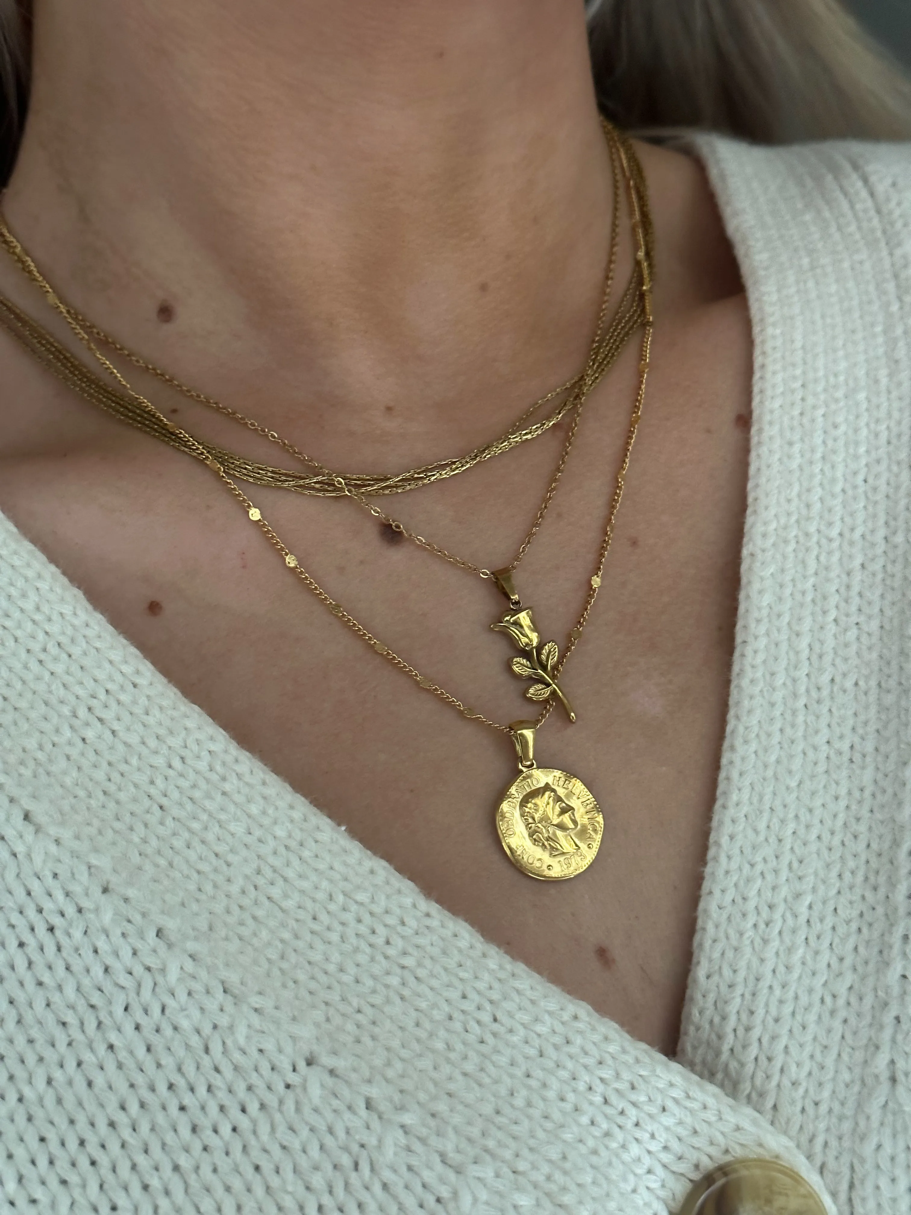 Rose Pendant Necklace