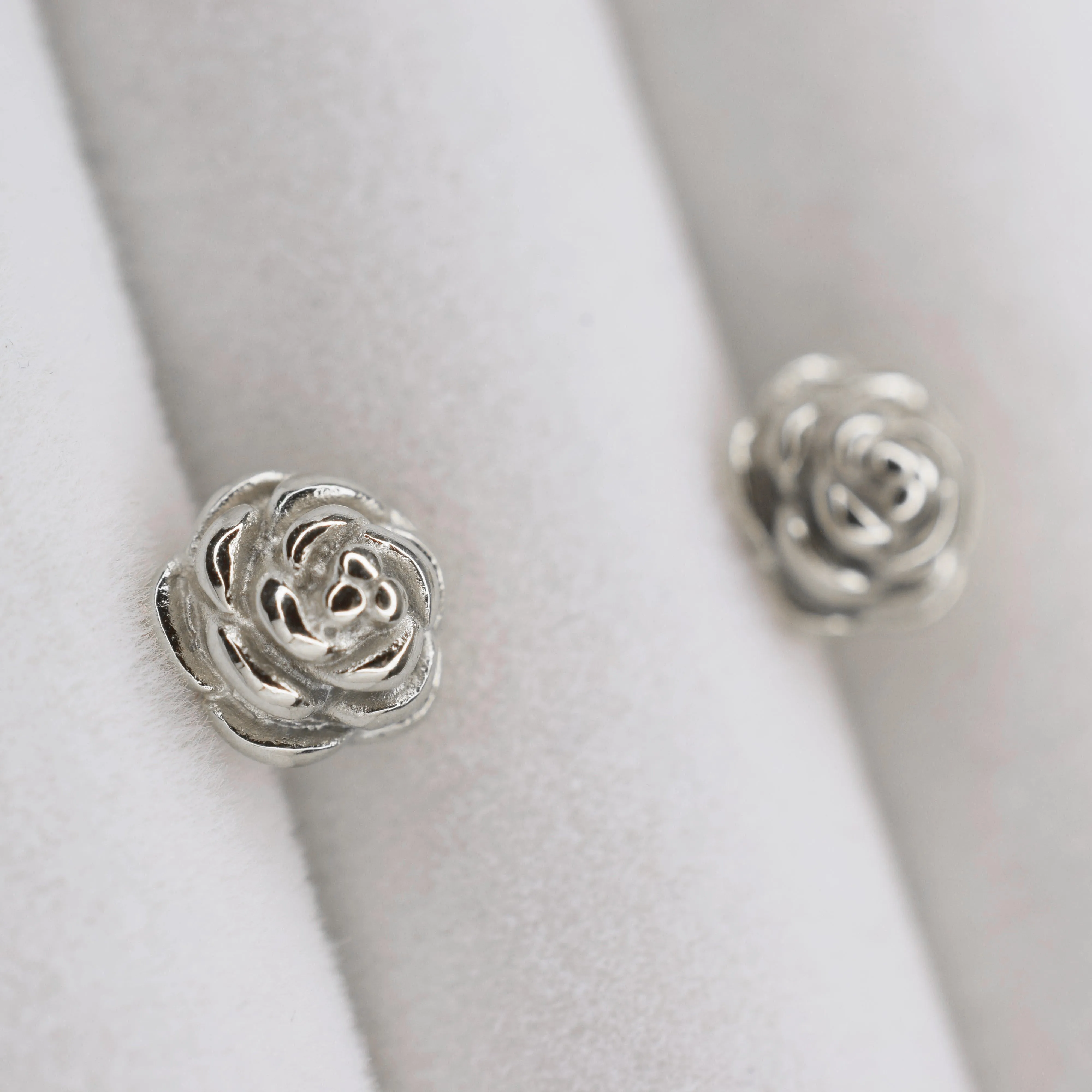 ROSE STUD EARRINGS IN SILVER