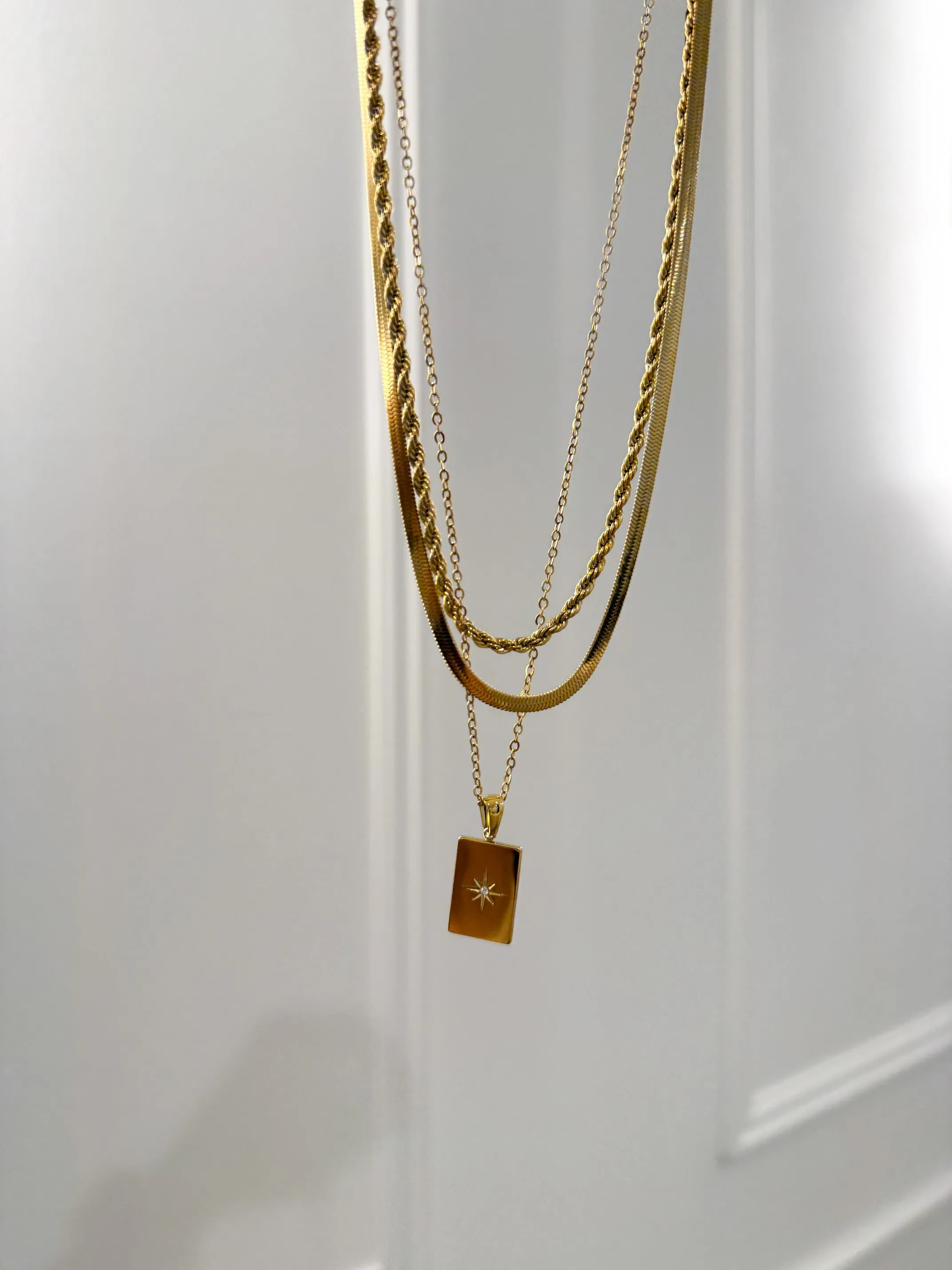 SCARLETT NECKLACE