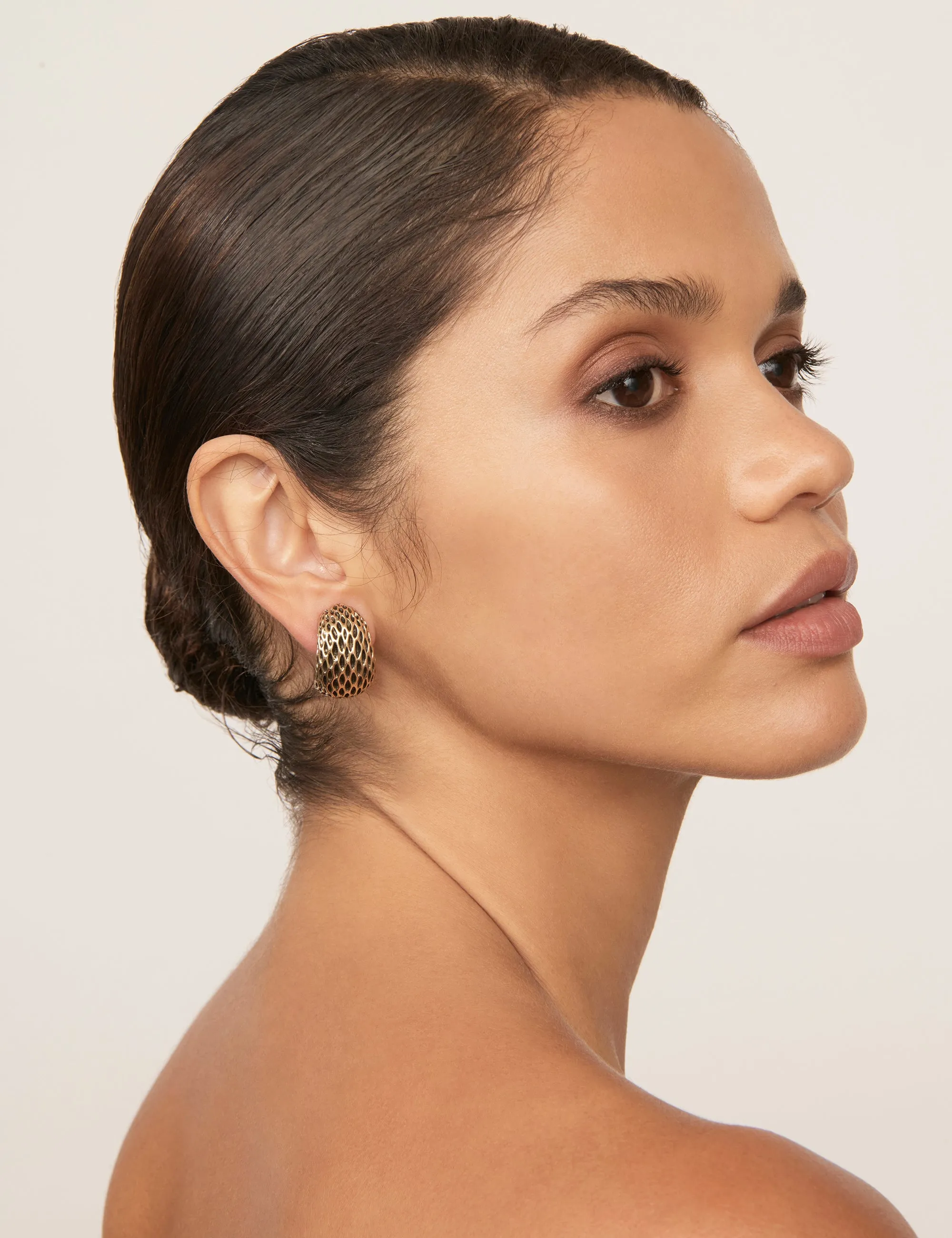 TEXTURE CURVE CLIP EARRING