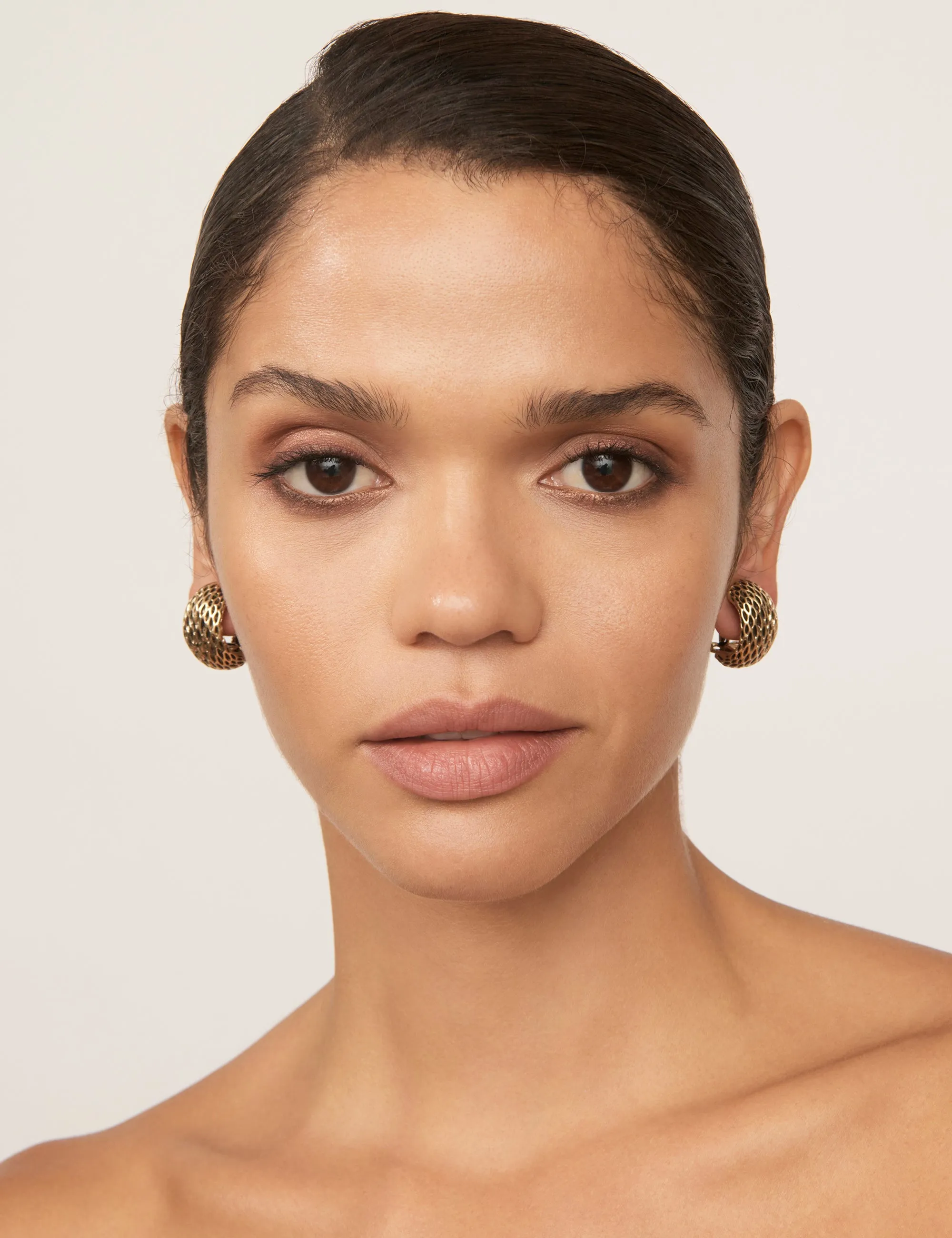 TEXTURE CURVE CLIP EARRING