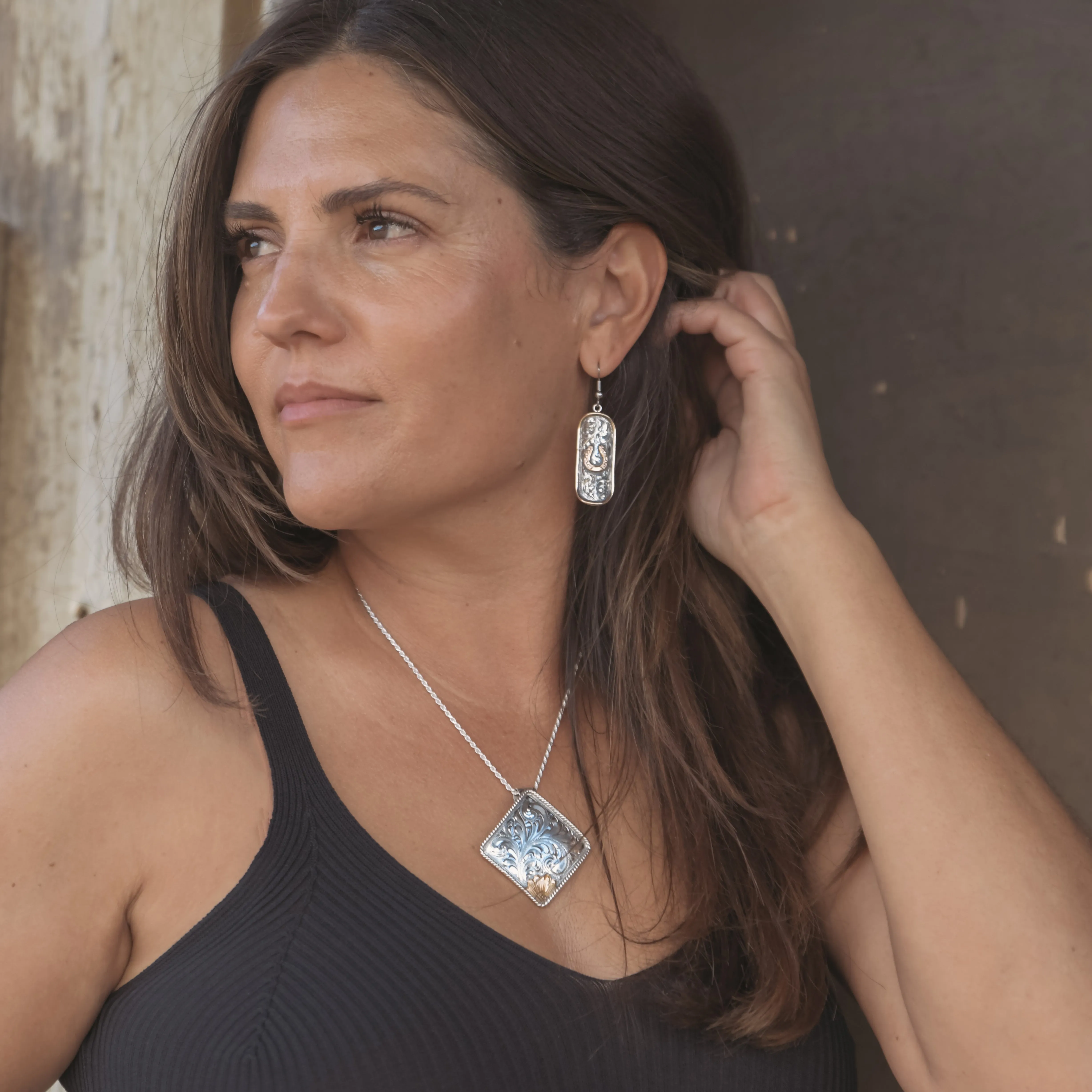 The Iris Western Pendant