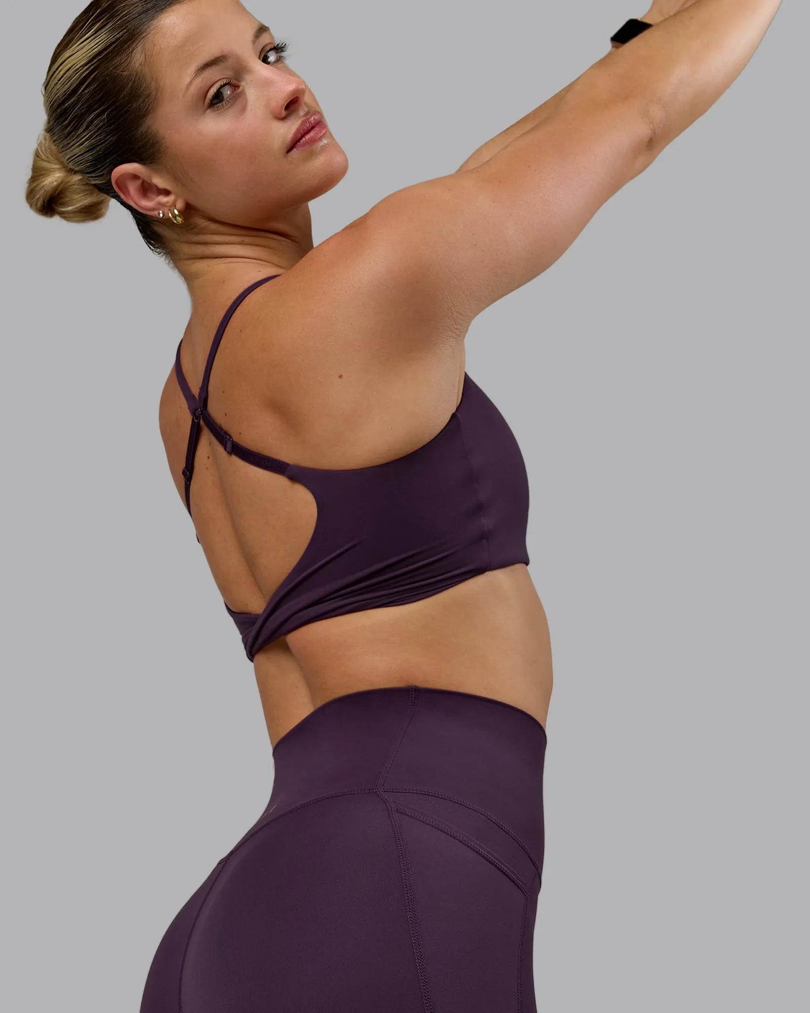 Twist Sports Bra - Midnight Plum