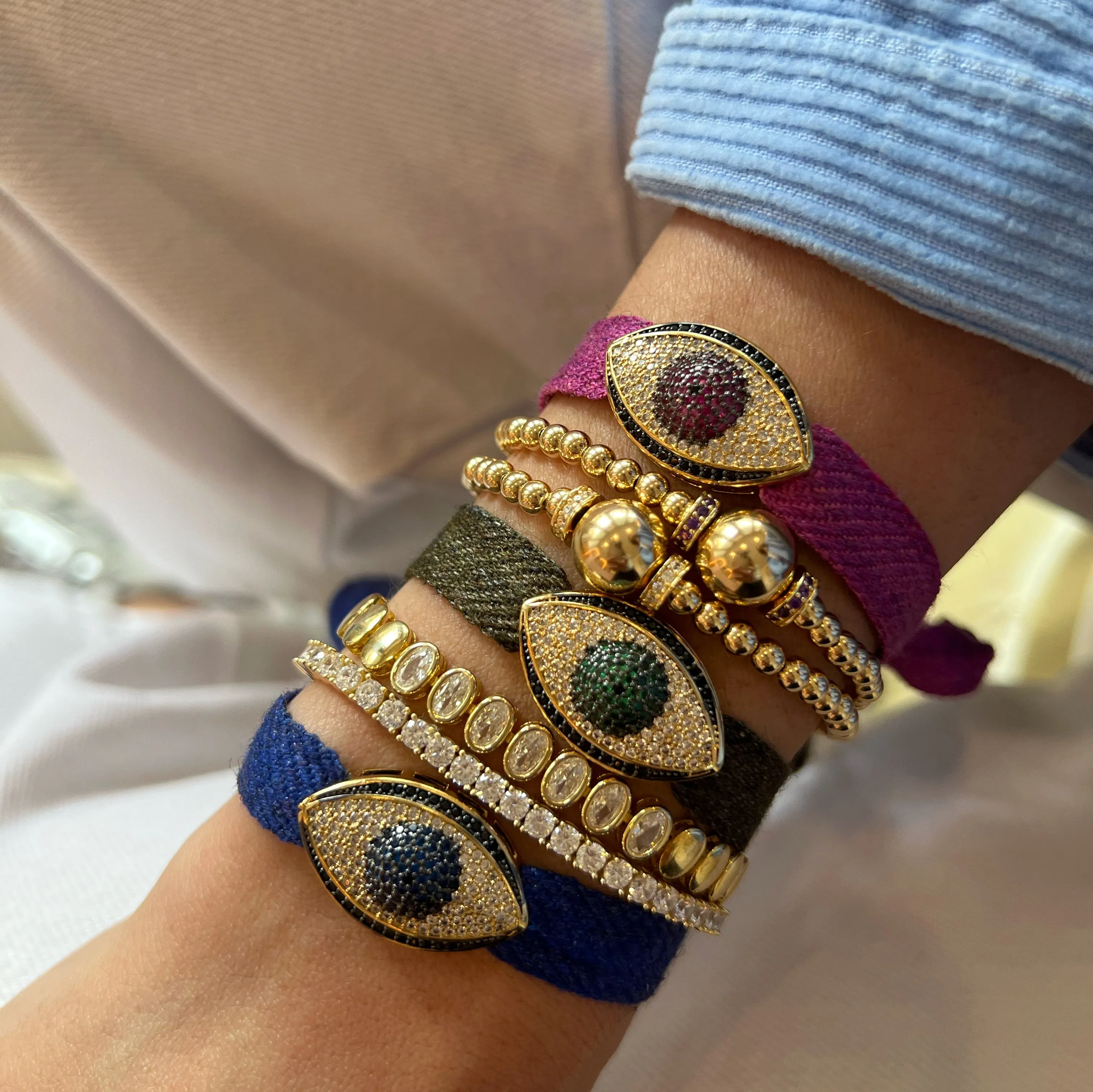 Vana Color Ribbon Eye Charm Bracelet