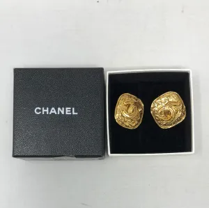 VINTAGE: Chanel gold CC Clip On Square Earrings