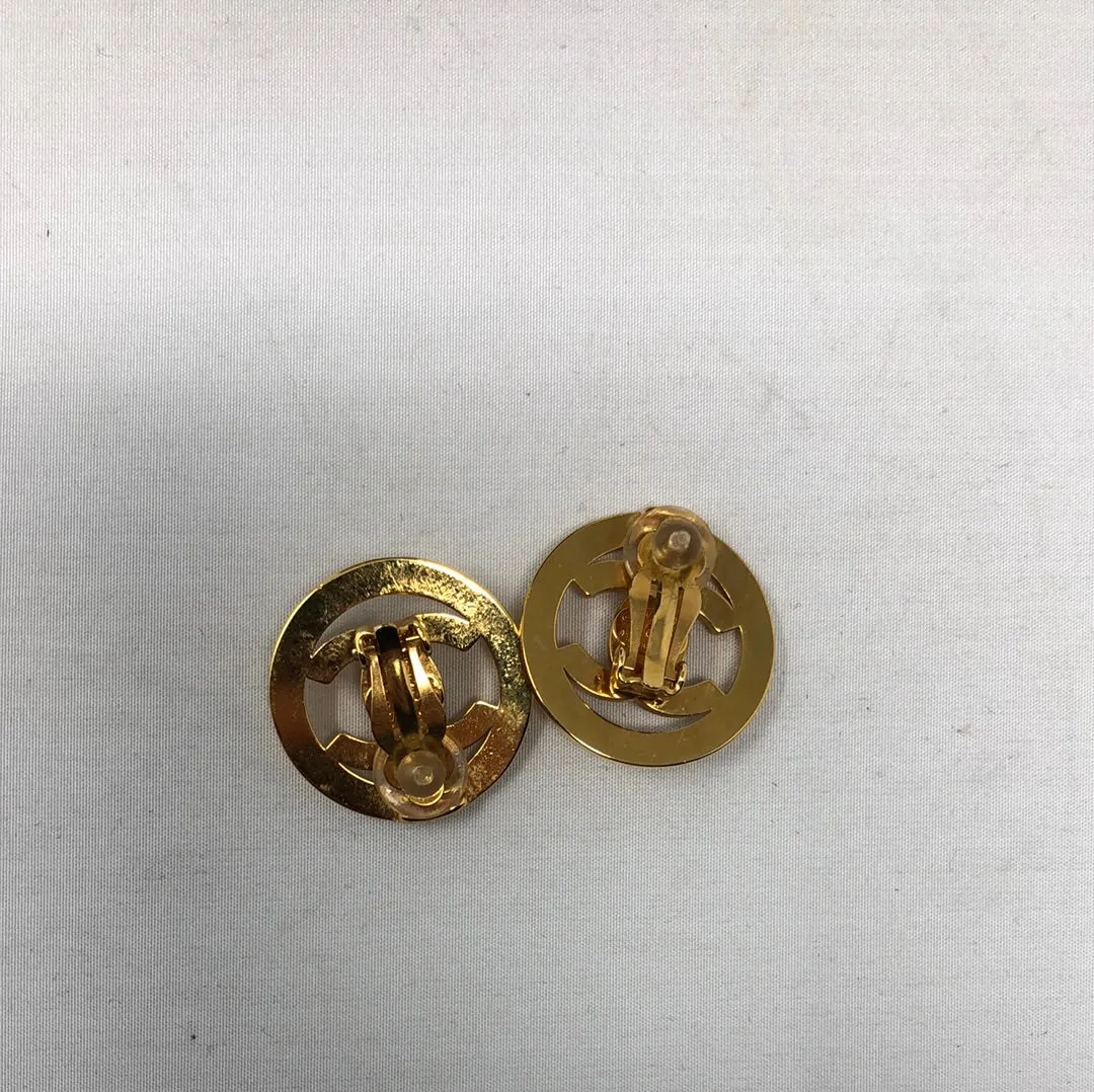 Vintage: Gold Small Classic Turnlock Clip On Earrings
