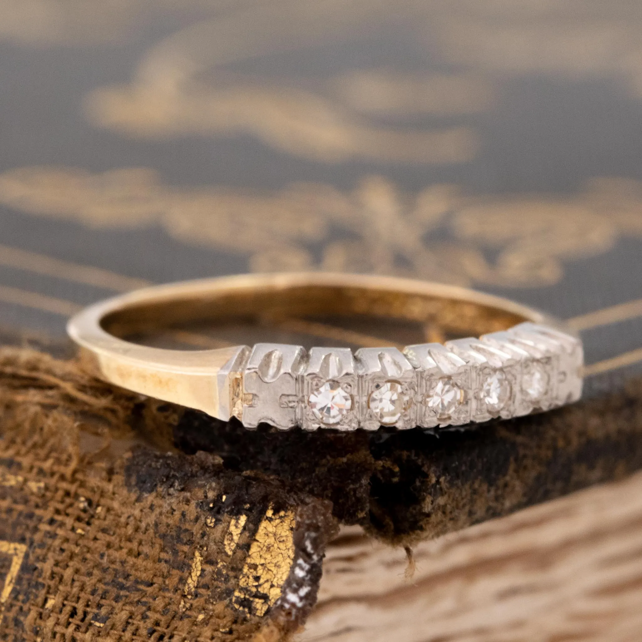 Vintage Single Cut Diamond 2-Tone Band