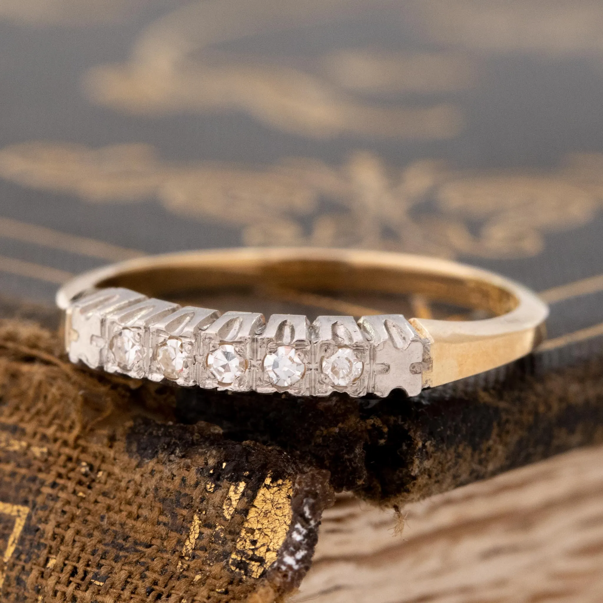 Vintage Single Cut Diamond 2-Tone Band